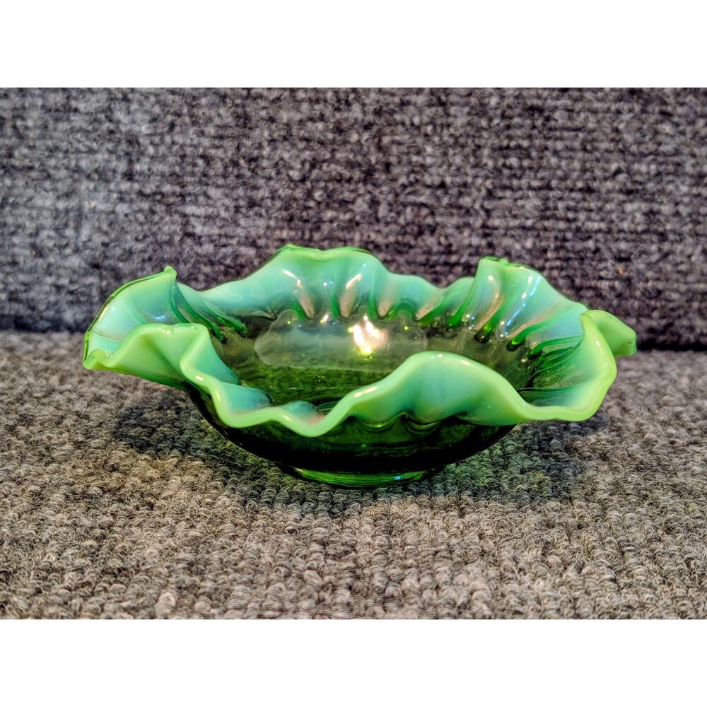 Vintage Green Opalescent Ruffled Edge Fenton Art Glass Bowl -- Read Description - Picture 4 of 16